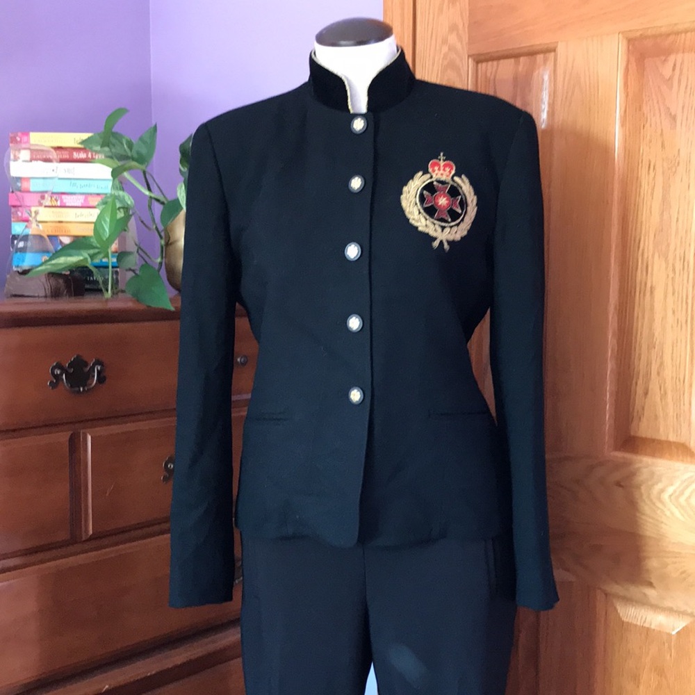 JONES NEW YORK 🌟 Vintage Jacket with Embroidered Badge, Insignia, Velvet & Gold